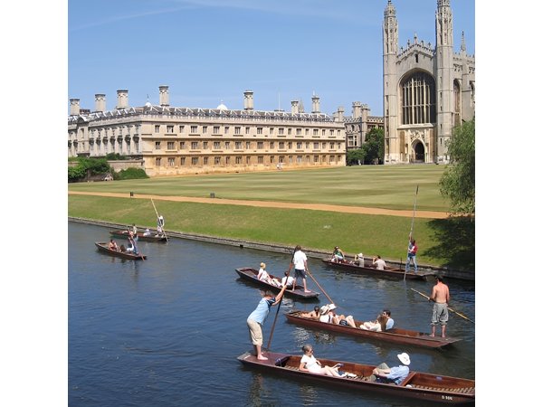 Discover Oxford and Cambridge with Guide from London by Coach