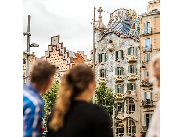 Barcelona: Private & Custom Walking Tour with a Local (8-hours)