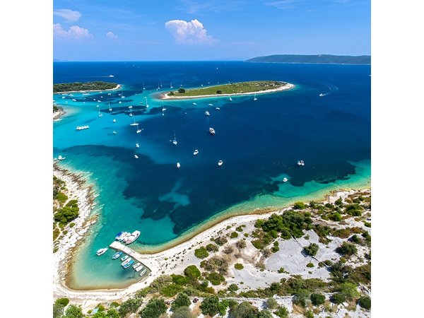 Half-Day Private Boat Tour from Split to Blue Lagoon