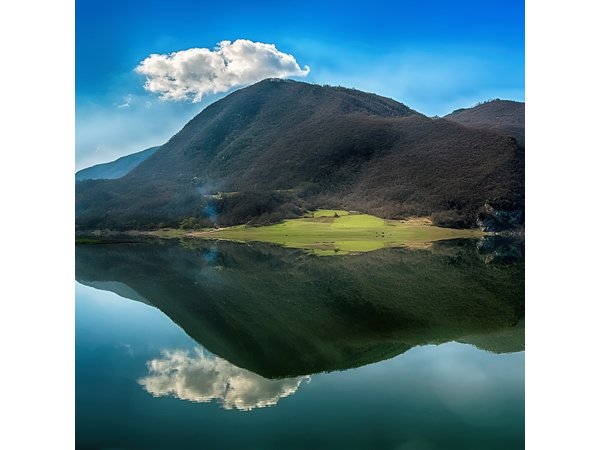 2 days: Hike the peak, Kayak the lake, visit Castle and best food