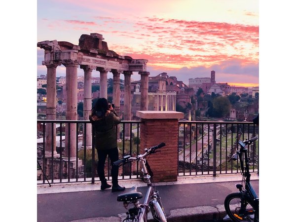 Sunrise in Rome: Small Group E-Bike tour with Italian Breakfast