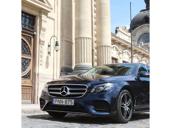 Exclusive Budapest City Tour by Luxury Car - Half Day