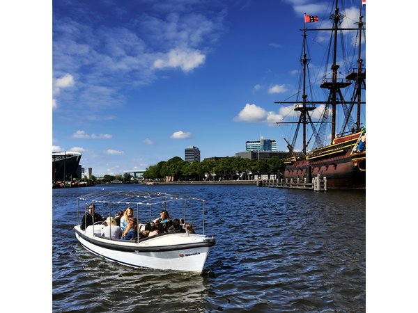 Amsterdam Essence in German: 90-minute waterway trip