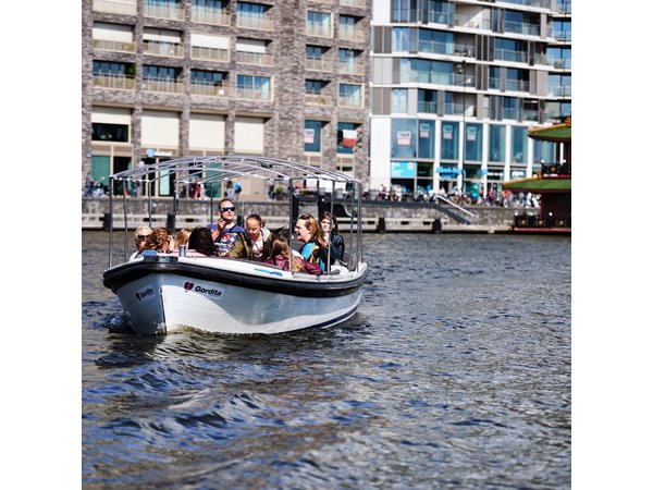 Short canal trip in German: Amsterdam in an hour