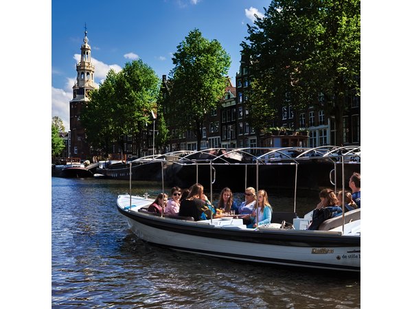 Amsterdam: 60-Minute Guided Private Canal Cruise with Drinks