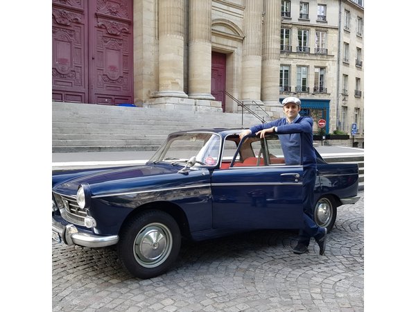 Paris Private Tour by Vintage Car with Wine Tasting