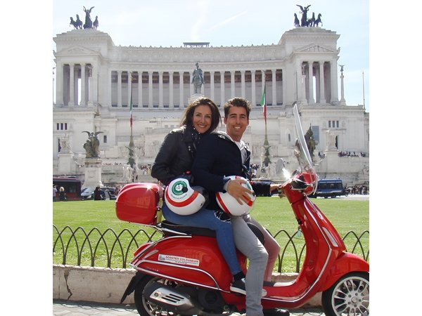 Vespa Primavera 125 cc Rental at Rome 24 ore