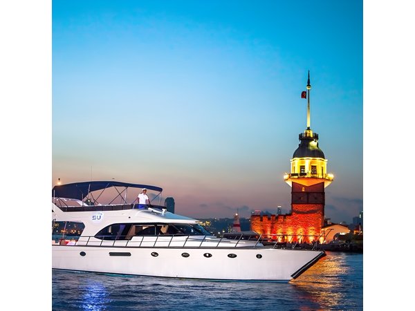 Private Luxury Yacht Cruise in Istanbul Bosphorus