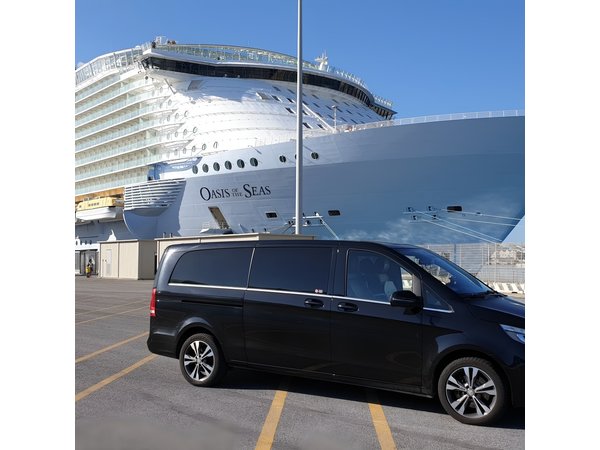 Private daytour of Rome from Civitavecchia port van Mercedes V