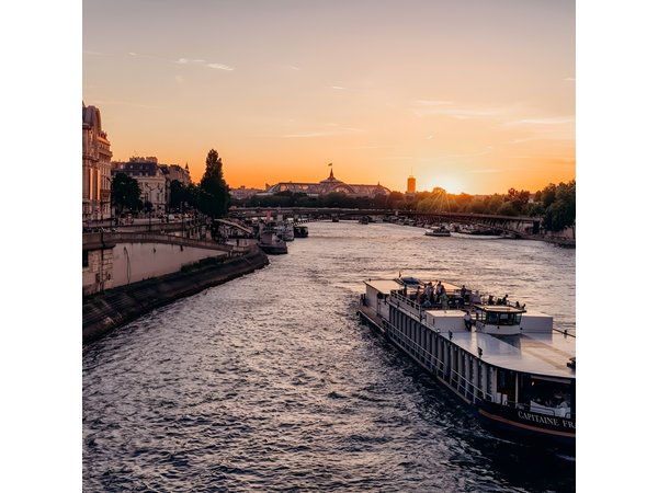 Paris Capitaine Fracasse 3 Course Seine River Dinner Cruise