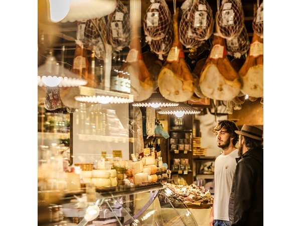 Bologna Private Intro Tour with a Local – Custom & Flexible