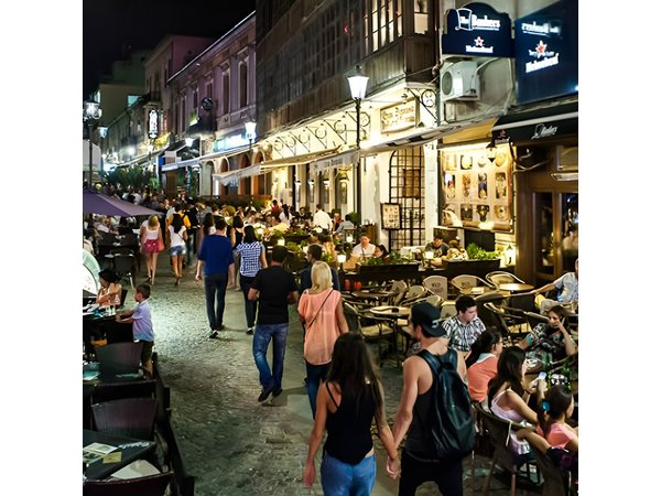 Bucharest Private Old Town Pub and Bar Crawl with Guide