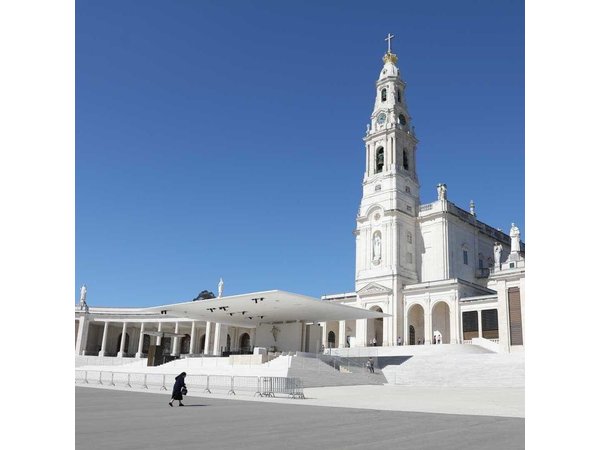 Fátima Batalha Alcobaça Nazaré ( Big Waves) and Óbidos from Lisbon Private Tour