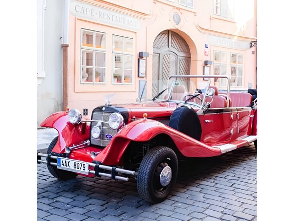 1 hour Prague Sightseeing tour using Vintage Car for 1- 6 persons