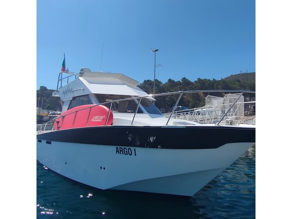 Sesimbra: Private Yacht tour in Arrábida Secret Beaches and Bays