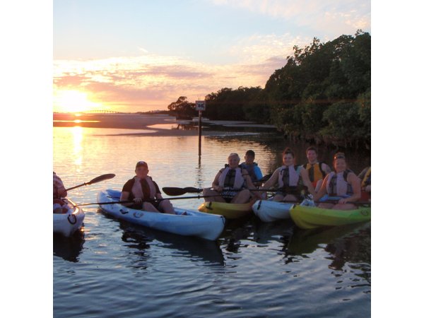 Fort Myers Beach: Guided Kayak Sunset Tour in Pelican Bay