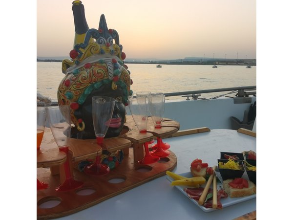 Syracuse private boat with aperitif