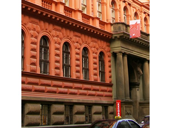 Wars and Totality History tour in Prague