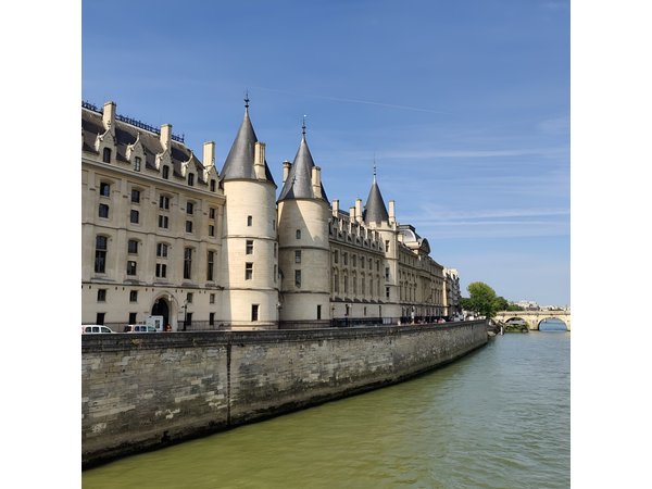 Paris 4 hours Private Guided Trip with Indian Meal -Hotel pickup