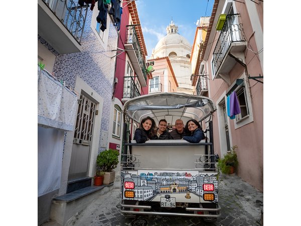 Private Half-Day Eco Tuk Tuk Tour in Lisbon