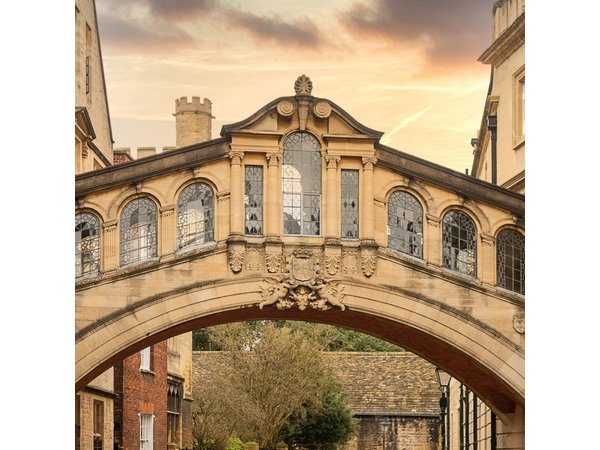Oxford Walking Tour - Discover its University and Traditions