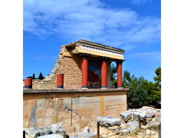 Knossos & Archaeological Museum Shared Guided Tour from Chania