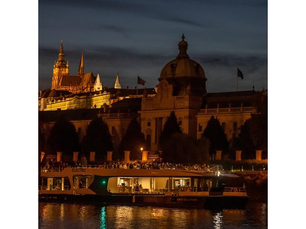 Prague: Evening Eco Cruise With a Glass of Prosecco in Bohemia