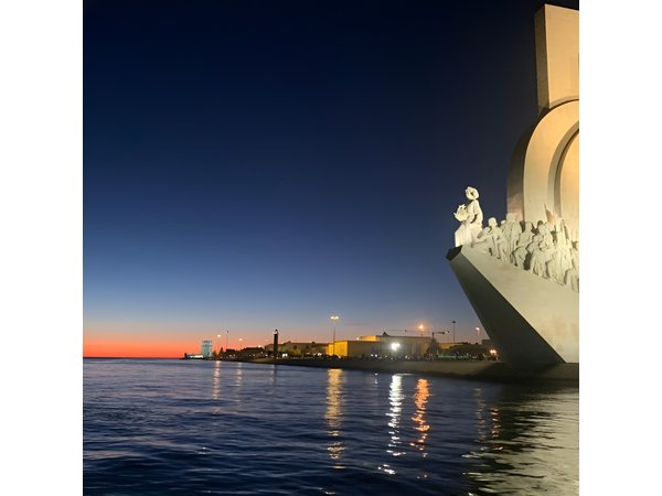 Lisbon Night Sailing Tour with a Drink- 2h Small Group Tour