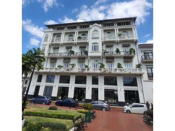 Casco Viejo Sunset Walk with Santa Ana & Fish Market