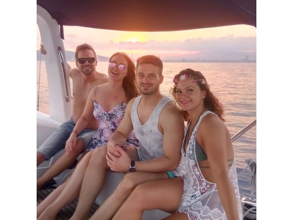Barcelona Shared Sensational Sunset Tour with Open Bar and Snacks