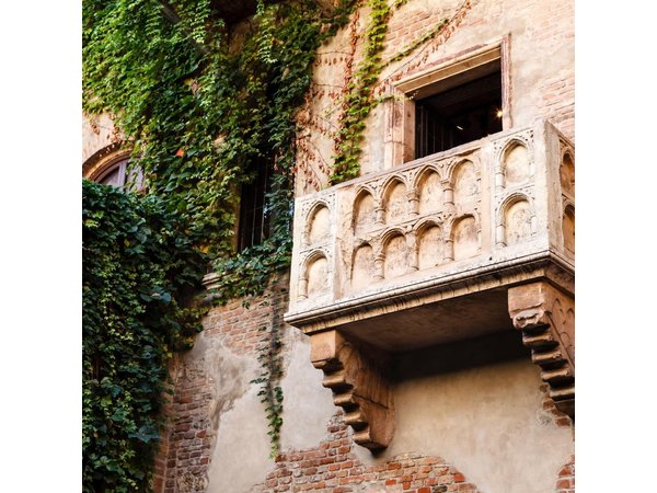 Verona Scavenger Hunt & Highlights Self-Guided Walking Tour