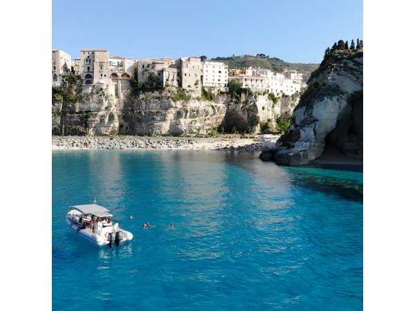 private tour with skipper from Tropea to Capo Vaticano with aperitif