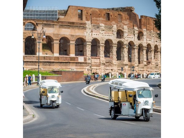 Private: 3 hours ETuk Tour in Rome