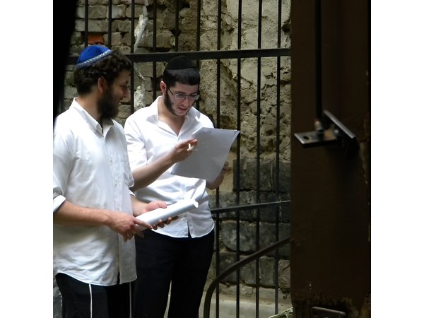 Past and Present of Budapest Jewish District Tour