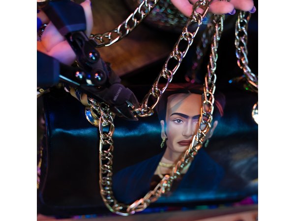 Visit a workshop, create your unique luxury bag in central Paris