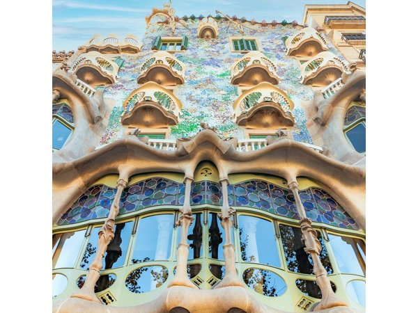 Barcelona Self-Guided City Walking Tour & Scavenger Hunt