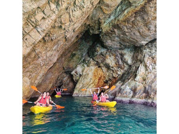 Tossa de Mar: Kayak & Snorkel Tour with Paella from Barcelona