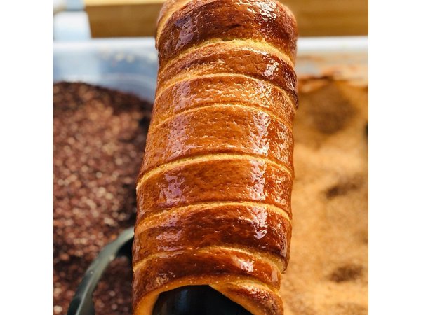 VIP Private Food Prague Tour by car: Food, drinks and boat