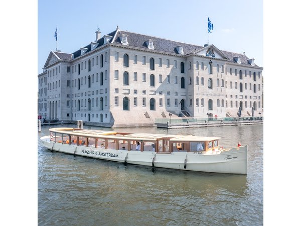 Amsterdam Canal Cruise in Classic Salon Boat With Drinks and Cheese