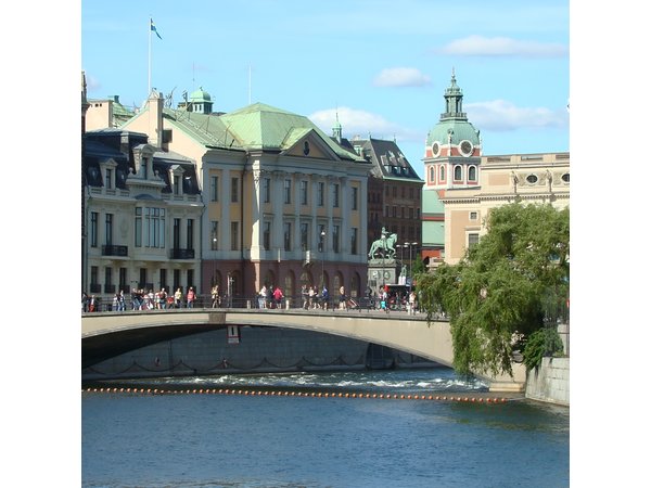 Stockholm- A Beauty On The Water: Old Town Walking Tour and Boat Trip Combined