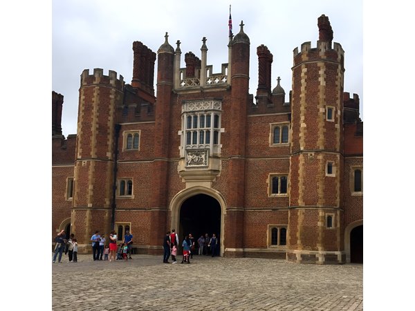 Private Tour: Hampton Court Palace Day Trip from London