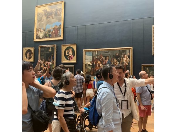 Paris Louvre 6-people Tour with Pre-Reserved Tickets