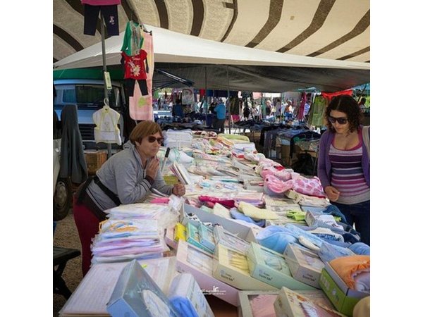 Loulé Market and Town Half-Day Bus Round Trip from Albufeira