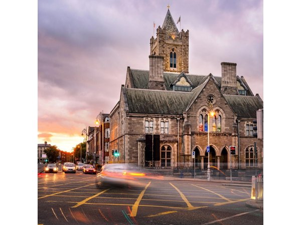 Dublin Scavenger Hunt & Highlights Self-Guided Walking Tour