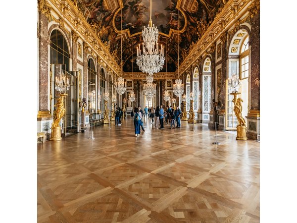 From Paris : Palace of Versailles and Gardens by Bus
