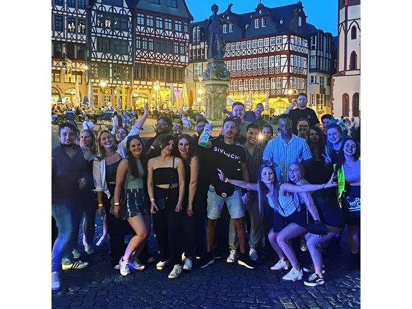 Frankfurt PubCrawl: 4 Venues, Welcome Shots + Club Entry