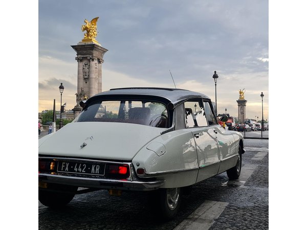 Paris City Tour 1h00 Citroën DS Vintage with Open Roof