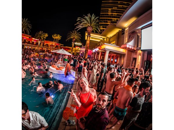 Las Vegas Nightclub VIP Entry with Party Bus