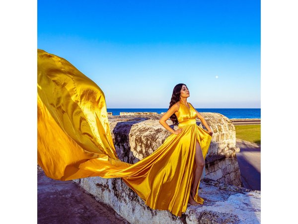 Flying Dress photo session in Cartagena