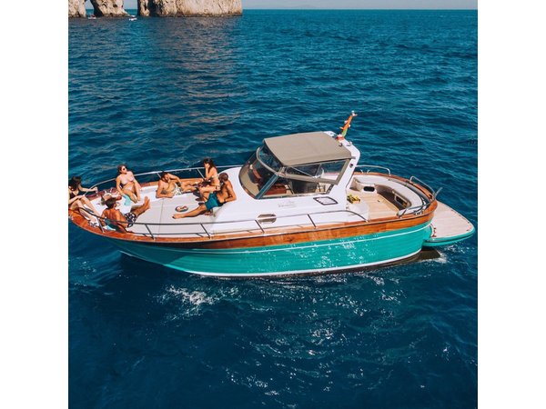 Full-Day Private Boat Tour to Ischia Procida from Sorrento